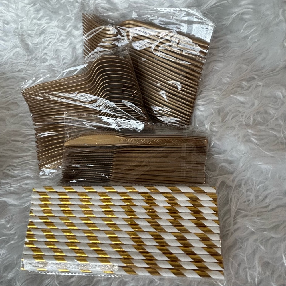 New Anniversary/Wedding Party Supply Set 24 Servings Plates Cutlery Disposable - Picture 4 of 9